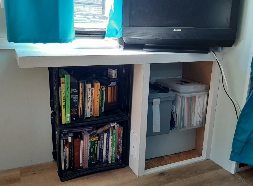 Completed desk with TV on top and bookshelves underneath
